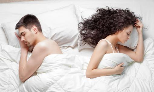 Những kiểu ngủ mà các cặp đôi ưa thích tưởng chừng rất yêu nhưng thực chất lại rất khó chịu, hãy thử thay đổi xem