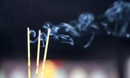 Từ xưa người ta đốt ba nén hương, ba nén hương tượng trưng cho điều gì? Không phải mê tín đâu, đọc xong có thêm kiến ​​thức
