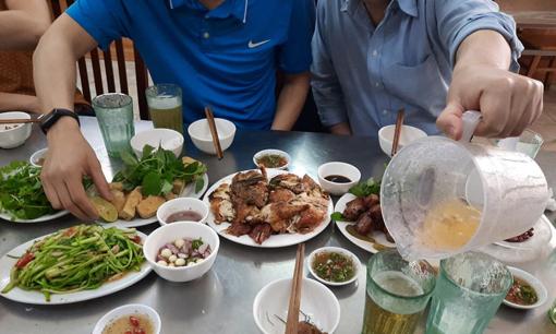 Muốn biết ai là kẻ tiểu nhân - người quân tử, cứ quan sát kỹ điểm khi ngồi ăn chung sẽ nhận ra ngay 