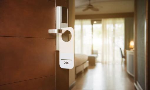 Tại sao nhiều khách sạn không còn kiểm tra phòng khi khách trả phòng? Nhân viên lễ tân nói sự thật, đọc xong mới hiểu