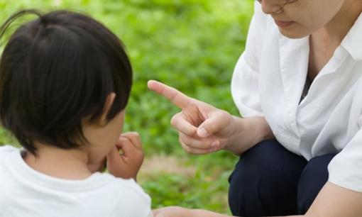 10 cụm từ gây tổn hại nhất tới tinh thần con trẻ, là cha mẹ thông thái nên nói gì?