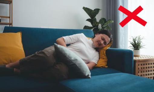 Tư thế ngủ được chuyên gia khuyến nghị không nên thực hiện trong thời kỳ kinh nguyệt