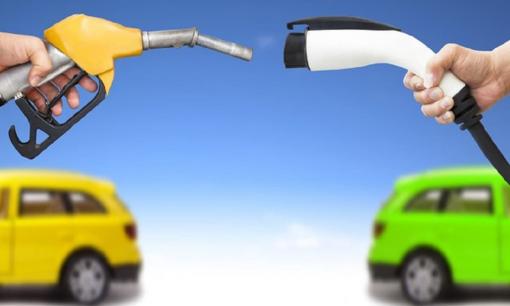 Tại sao người giàu bán xe xăng để mua xe điện, trong khi dân lao động bình thường lại phàn nàn về xe điện?