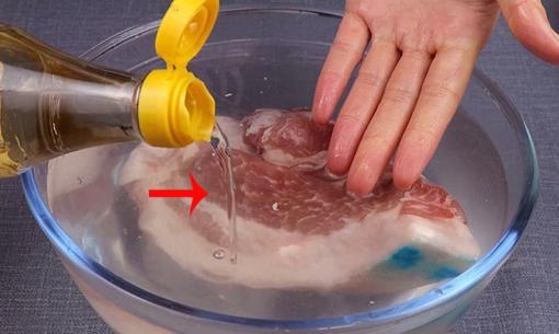 Đổ giấm lên thịt, nhận ngay lợi ích tuyệt vời mà bạn chưa bao giờ ngờ tới