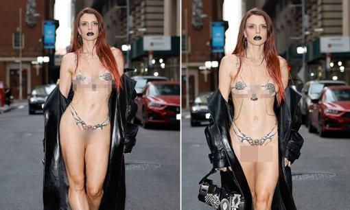 'Bom sex hiện đại' Julia Fox khuấy động tuần lễ thời trang New York với trang phục táo bạo gần như khỏa thân
