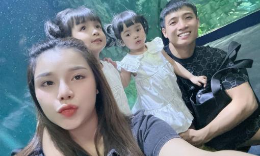 Dũng trung vệ vui vẻ xuất hiện cùng vợ, đưa hai ái nữ đi chơi sau tin đồn rạn nứt