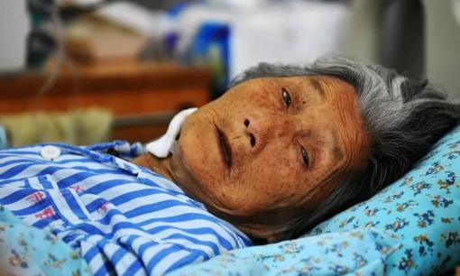 Những dấu hiệu trước khi người thân qua đời là gì? Khi 5 tình huống xuất hiện chứng tỏ thời gian không còn nhiều 