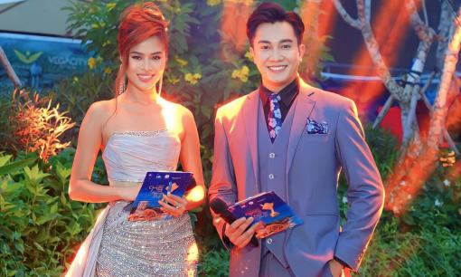 Lê Nguyên Bảo lịch lãm, khoe nét điển trai làm MC thảm đỏ lễ trao giải “Cánh diều vàng 2023”