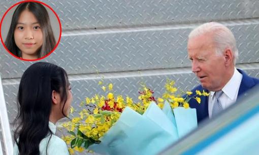 Nữ sinh được vinh dự tặng hoa cho Tổng thống Mỹ - Joe Biden là ai?