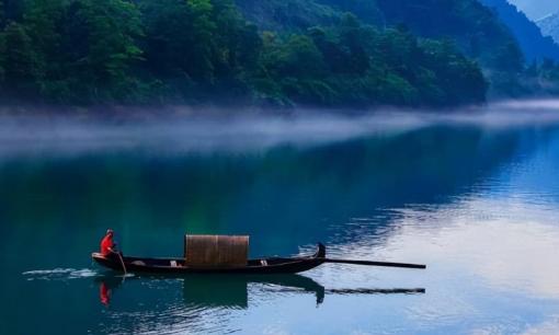 Tôi năm nay 55 tuổi, đến nhà một người bạn cùng lớp và nhận ra sự khác biệt giữa tiết kiệm và không tiết kiệm tiền sau khi nghỉ hưu 