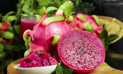 Khi mua thanh long, người thông minh chọn mua thanh long “cái”. Học hỏi 4 bí quyết, chọn thanh long vỏ mỏng, ngọt, mọng nước