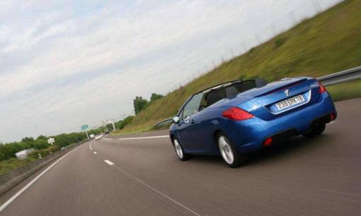 Khi lái ô tô trên đường cao tốc, tốc độ nào là tiết kiệm nhiên liệu nhất? 