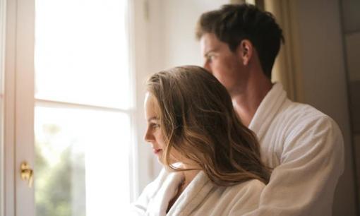 Vì sao phụ nữ thích đàn ông trẻ trung, khỏe mạnh? Sinh lý chỉ là một khía cạnh