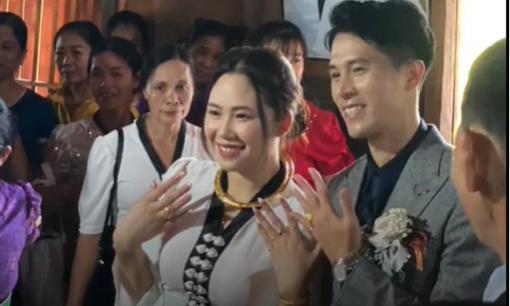 Trung vệ Trần Đình Trọng tổ chức đám cưới với vợ hot girl, hình ảnh đầu tiên tại tư gia được hé lộ 