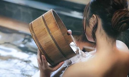 Nhắc nhở: Hãy cố gắng tránh 4 điều này khi tắm vì chúng có thể gây nguy hiểm cho sức khỏe của bạn 