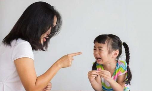 Con bạn không tự tin? Nhiều trong số đó xuất phát từ 4 hành vi của cha mẹ 