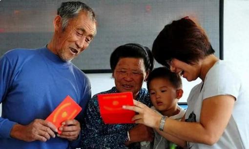 Tại sao cha mẹ không thể nói cho con cái biết tiền tiết kiệm dù họ giàu có thế nào? Bài học của người đàn ông 64 tuổi cảnh tỉnh nhiều người