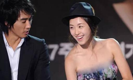 Bức ảnh khiến Song Seung Hun phải 'muối mặt': Ánh mắt anh khi đứng cạnh 'mối tình đầu' của Hyun Bin thật sai trái 