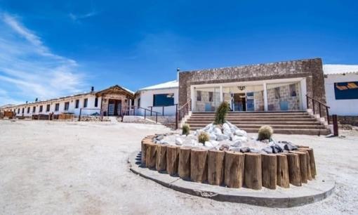 Khách sạn làm bằng muối duy nhất trên thế giới không ngại nắng mưa nhưng không thể chấp nhận hành vi này của du khách