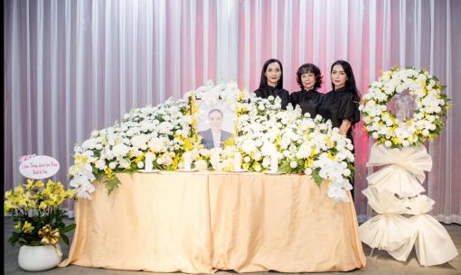 Thúy Hằng - Thúy Hạnh làm giỗ đầu cho bố, tiết lộ điều giấu kín về mẹ