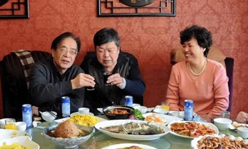 Bữa tiệc tối sau khi về già sẽ dạy bạn cách nhìn thấu cuộc đời, 3 điều sâu sắc đang chờ bạn khám phá!