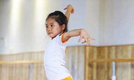 Môn thể thao mà lâu nay bố mẹ nghĩ 'con học để cho vui', ai ngờ được chuyên gia khẳng định 'quan trọng không kém môn toán'