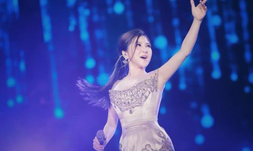 Sau 4 năm du học, Hương Tràm phô diễn giọng hát ấn tượng bằng bản hit đời đầu trong sự nghiệp