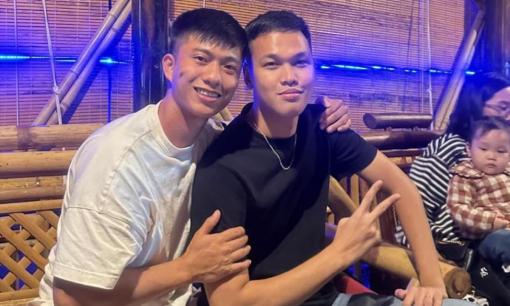 Cầu thủ Phan Văn Đức chụp cùng Chim Sẻ Đi Nắng, cuộc sống của game thủ nổi tiếng một thời giờ ra sao? 