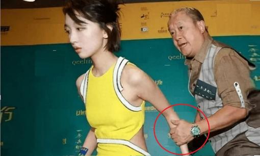 'Ảnh hậu' Châu Đông Vũ và 'ông trùm giải trí' Tăng Chí Vỹ nắm tay chốn công cộng, nghi hẹn hò 