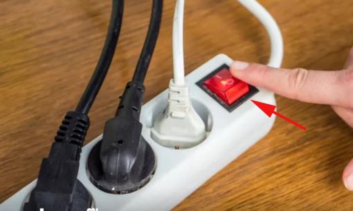 Đèn hiệu của công tắc phích cắm bất ngờ nhấp nháy, nguyên nhân là gì? Có cần sửa chữa không?