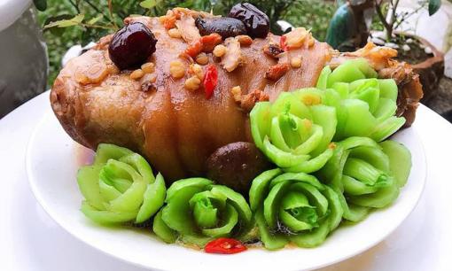 Cách làm chân giò hầm thuốc bắc béo ngậy, tẩm bổ cho gia đình trong mùa se lạnh 