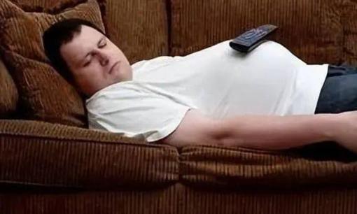 Sau khi ăn nên ngồi, nằm hay đứng? 