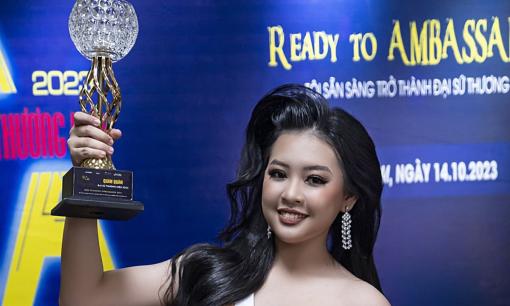 Nguyễn Hồ Hồng Yến đăng quang Quán quân Đại sứ thương hiệu 2023