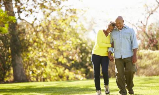 Một người đàn ông từ 60 đến 70 tuổi nên đi bao nhiêu bước mỗi ngày? Trong phạm vi này thì khá tốt!