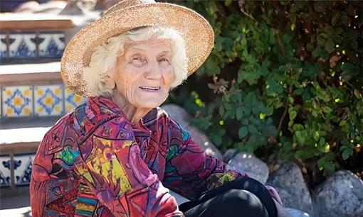 Khi bạn đến tuổi trung niên, cha mẹ có thể lần lượt qua đời và bạn sẽ nhận ra những sự thật này!