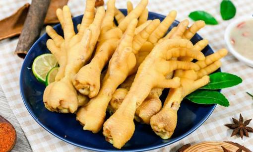 Chân gà chỉ toàn da với xương, tại sao được rất nhiều người ưa thích, ăn chân gà có tốt không?