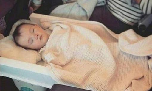 Phát hiện chồng cứ nửa đêm lại dậy và có hành động với con gái, người vợ giả vờ ngủ và quan sát thấy điều thực sự bất ngờ