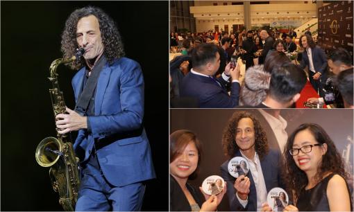 Huyền thoại âm nhạc thế giới Kenny G biểu diễn trước 4000 khán giả thủ đô, vui vẻ giao lưu cùng fans Việt