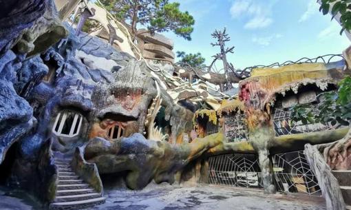 'Ngôi nhà điên' tại Việt Nam có gì mà gây sốt ở nước ngoài, xếp vào 1 trong 10 tòa nhà kỳ lạ nhất thế giới