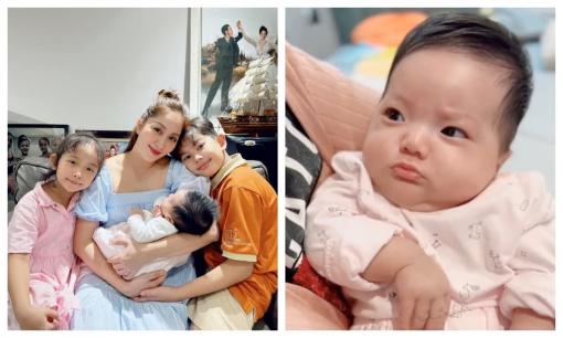 Khánh Thi xúc động muốn khóc vì hành động này của 2 con lớn, nhóc tì thứ ba tấu hài làm phụ huynh cười xỉu