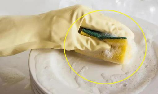 Nếu bạn không thay đổi 4 thói quen xấu này khi rửa bát thì việc rửa bát là vô ích! Nó cũng sẽ gây nguy hiểm cho sức khỏe của bạn!