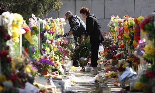 Tục ngữ có câu: “Bốn người không viếng mộ, con cháu vĩnh viễn giàu có”. Câu nói này ám chỉ 4 người nào?