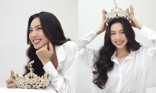 Thùy Tiên tung bộ ảnh kỳ niệm 2 năm đăng quang: Hé lộ ý nghĩa sau concept cực đơn giản, không quên gửi lời cảm ơn ông Nawat và bà Teresa sau loạt ồn ào 