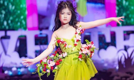 Mẫu nhí Minnie Cindy gây sốt khi trình diễn vedette tại White Fashion Show 2023
