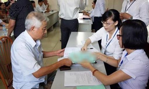 Trên 60 tuổi đi gửi tiền tiết kiệm cần biết điều này vừa hưởng ưu đãi cao lại không lo bị thiệt