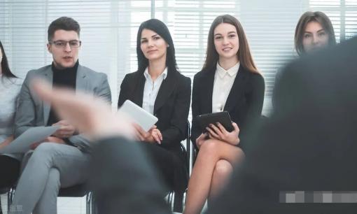 Khi báo cáo công việc với sếp, nếu bạn nói thêm 4 câu nữa chắc chắn bạn sẽ gây ấn tượng và được sếp thăng chức 