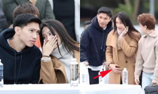 Động thái che bụng lộ liễu của bà xã Đoàn Văn Hậu - Doãn Hải My giữa nghi vấn mang bầu