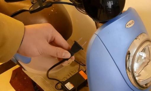 Khi sạc xe điện, nên sạc mỗi ngày một lần hay sạc 3 ngày một lần sẽ tốt cho xe hơn? Câu trả lời đúng là ở đây 