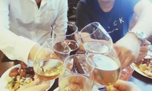 Có ba loại tiệc tối, bất kể ai tổ chức đều phải trả tiền, đây là thể hiện người có tầm nhìn