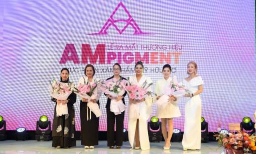 Nghệ nhân Hương Aoki ra mắt mực phun xăm hữu cơ, đưa ngành làm đẹp Việt lên tầm cao mới